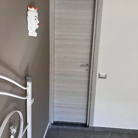 Corte Siciliana Aeroporto di Catania Fontana Rossa